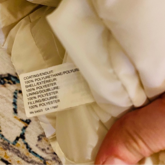 ⭐️ GAP Cream Zipper & Snap Puffer Vest - Picture 6 of 7